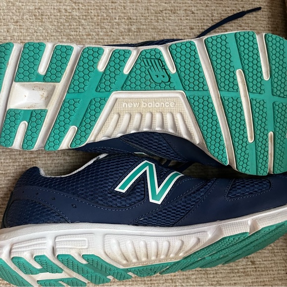 Women’s EUC New Balance Navy with Teal Size 10.5 - Picture 5 of 5
